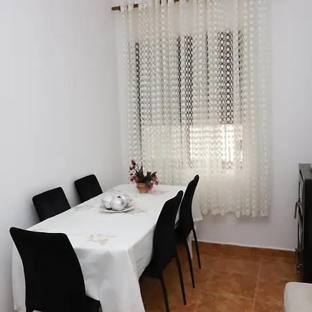 Xheison Apartment