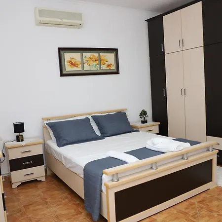 Xheison Apartment Berat