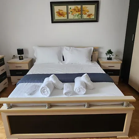 Xheison Apartment